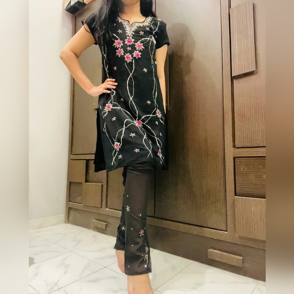 Black heavy work chudidar suit set - Picture 4 of 7